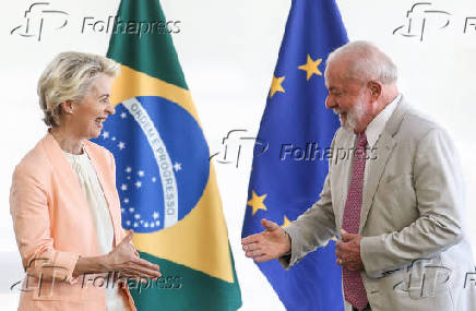 Lula cumprimenta a presidente da Comisso Europeia, Ursula von der Leyen