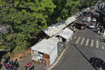 Vista de drone da feira de antiguidades da Praa Benedito Calixto