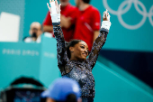 A ginasta da seleo americana, Simone Biles agradece os aplausos