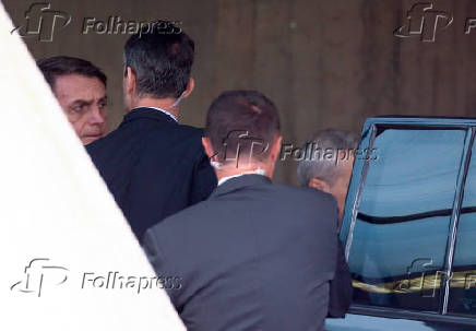 O presidente eleito, Jair Bolsonaro (PSL), deixa o CCBB em Braslia