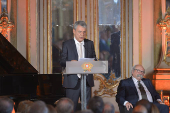 Chico Buarque recebe o prmio Cames em Portugal