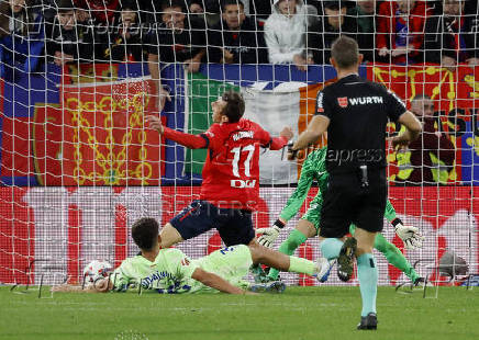 LaLiga - Osasuna v FC Barcelona