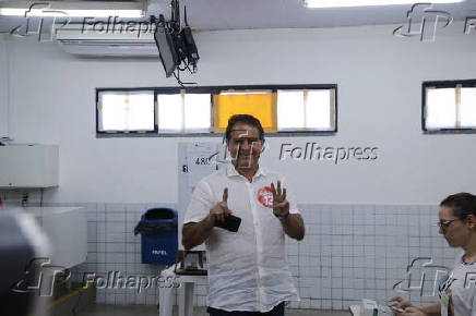 Evandro Leito candidato do PT vota em Fortaleza