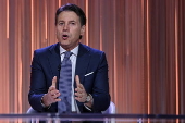 Giuseppe Conte appears on Cinque Minuti TV program