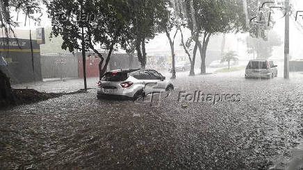 Forte chuva alaga zona sul de So Paulo