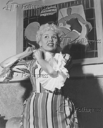 1952Teatro: a atriz Dercy Gonalves