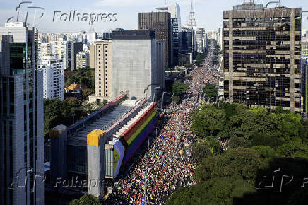 Pblico durante a 28 Parada do Orgulho LGBT+ de So Paulo