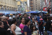 Movimentao na Rua 25 de Maro em So Paulo