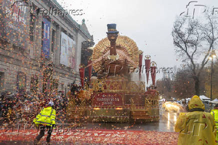 Desfile anual do dia de ao de graas da macy's acontece na cidade de nova york