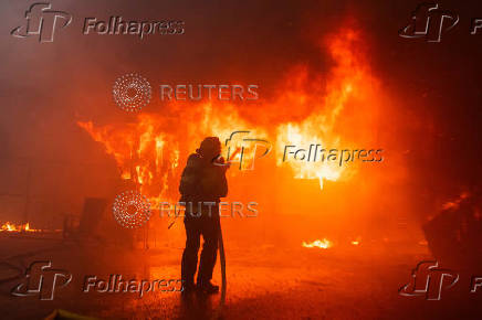 Palisades Fire burns during a windstorm on the west side of Los Angeles