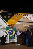 Avio da FAB pousa em Braslia com brasileiros repatriados de Gaza