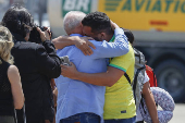 Lula recibe a un primer grupo de 228 brasileos repatriados desde el Lbano por la guerra