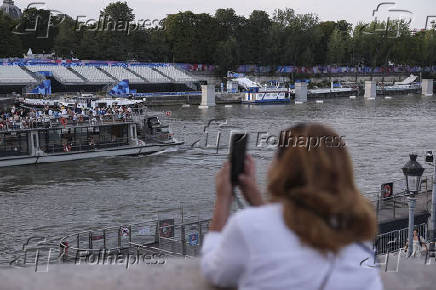 Rio Sena nos arredores da ponte Alexandre 3