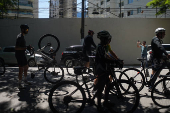 Ciclistas protestam contra a morte do ciclista Vitor Medrado