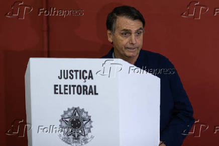 Jair Bolsonaro (PSL), durante sua votao em um colgio militar no Rio