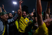 Apoiadores de Jair Bolsonaro fecham parte da pista expressa da marginal Tiet