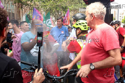 Boulos participa de bicicletada na Av Paulista em SP