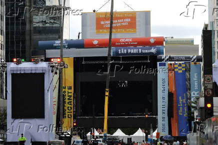 Montagem do palco do rveillon na paulista 2025 em so paulo