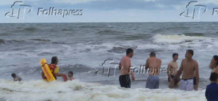 Matinhos (PR), 01/01/2025 ? Afogamentos praia do Parana.  Bombeiros aturaram em afogamentos no primeiro dia do ano de 2025, na praia de Matinhos no litoral paranaense , nesta terca-feira(01).