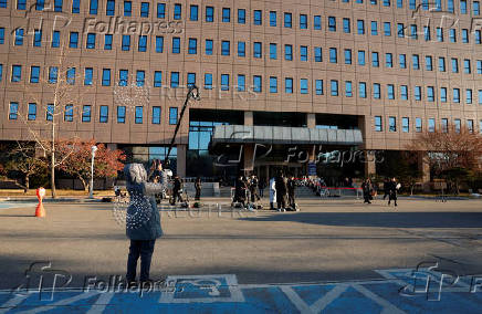 Members of the media await the arrival of Impeached South Korean President Yoon Suk Yeol at the Corruption Investigation Office for High-ranking Officials in Gwacheon