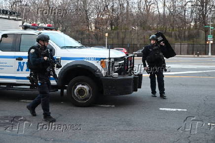 Mulher de 34 anos leva vrios tiros pelo corpo e  esfaqueada no nmero 2145 da Southern Boulevard, na seo West Farms do Bronx, em Nova York