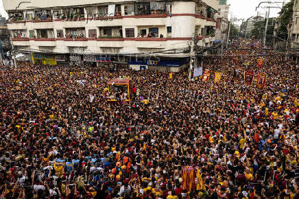 Filipino Catholic devotees parade 