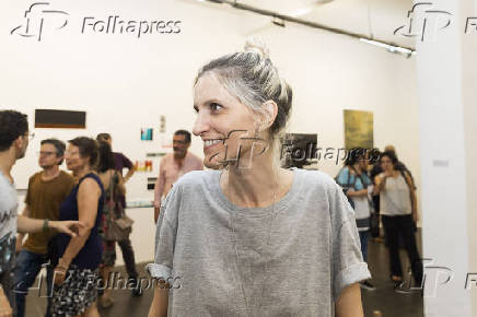 Cantora Geanine Marques durante a inaugurao da Galeria 