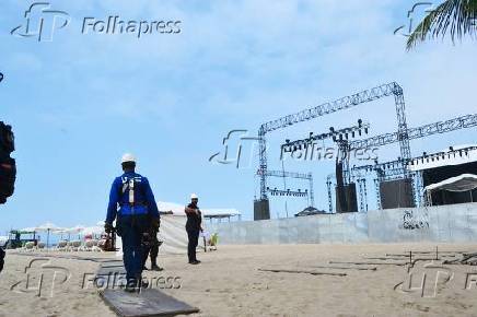 Palco  montado para show da cantora Madonna na praia de Cobacabana (RJ)