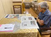 FILE PHOTO: Malaysia's former Prime Minister Mahathir Mohamad reads news paper as he hospitalised for an infection at the National Heart Institute in Kuala Lumpur