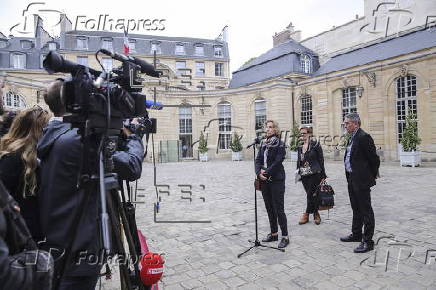 French Prime Minister meets CFDT and MEDEF