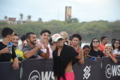 O surfista itlo ferreira ,vence estreia de campeonato em natal .