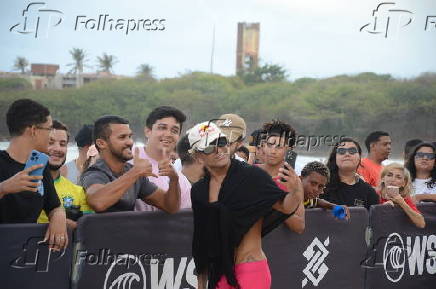 O surfista itlo ferreira ,vence estreia de campeonato em natal .