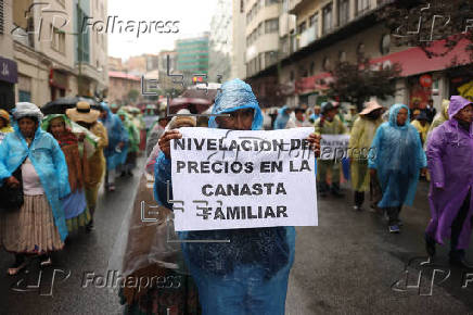 Ciudadanos y comerciantes protestan contra el encarecimiento de los alimentos en Bolivia