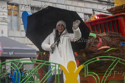 Desfile anual do dia de ao de graas da macy's acontece na cidade de nova york