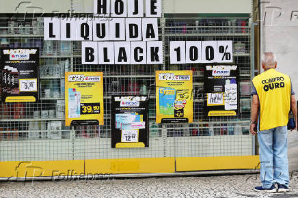 Movimento de consumidores na Black Friday em Curitiba