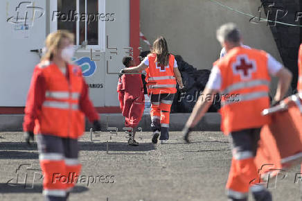 Tres cayucos llegan el Da de Navidad a Canarias con 184 migrantes y localizan otros dos