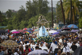 Decenas de devotos veneran a la Virgen de Regla en vsperas del da de la Patrona de Cuba