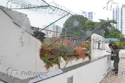 Desabamento de muro de obra do governo de Salvador - BA