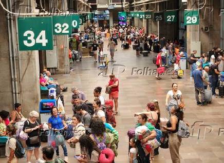 Movimentao saida pro natal na rodoviaria do tite em so paulo