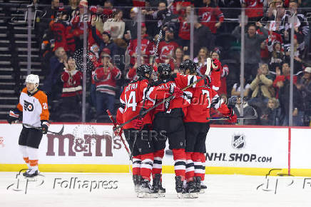 NHL: Philadelphia Flyers at New Jersey Devils