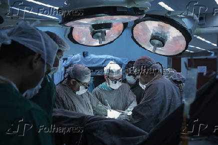 Equipe de cirurgia  realiza  transplante cardaco na paciente Eunice Maria Alves