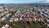 Bairro Mathias Velho, em Canoas (RS), pernamece alagado