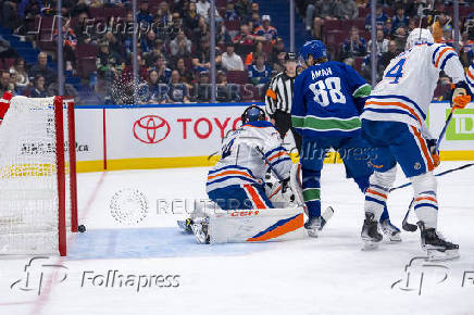 NHL: Edmonton Oilers at Vancouver Canucks