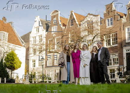 Dutch royal family attends traditional photo session in Amsterdam