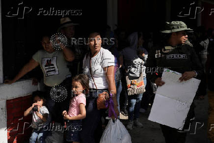 Colombians displaced by clashes between the rebels of the National Liberation Army (ELN) and former FARC dissidents, in Cucuta