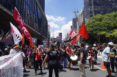 Manifestantes protestam contra a jornada de trabalho 6x1