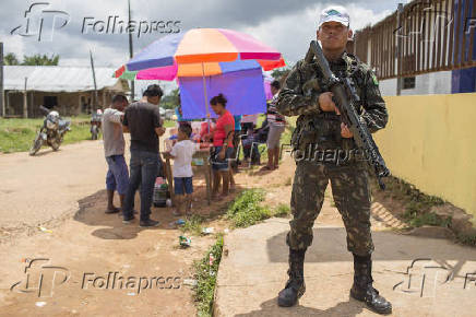 Soldado brasileiro no bairro de Umariau, em Tabatinga (AM)