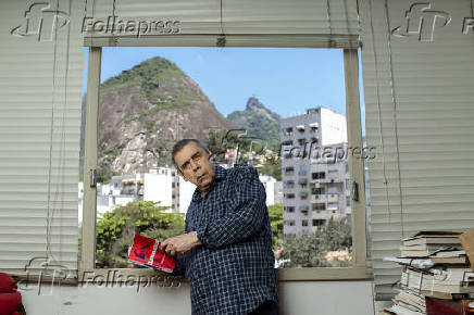 O escritor Srgio SantAnna em sua casa no Rio de Janeiro