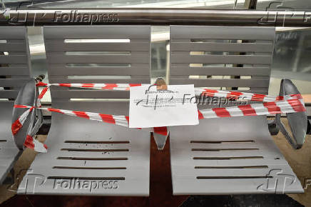 Cadeiras so isoladas no metr na Itlia