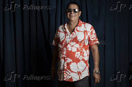 Zeca Pagodinho, que comemora 40 anos de carreira, em seu bar na Barra da Tijuca